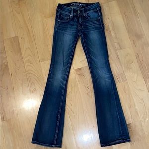 AMERICAN EAGLE KICK BOOT JEANS